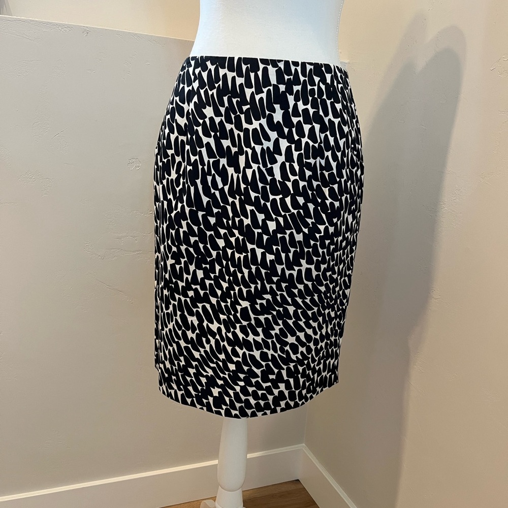 Ann Taylor Black and White Pencil Skirt Knee-Length